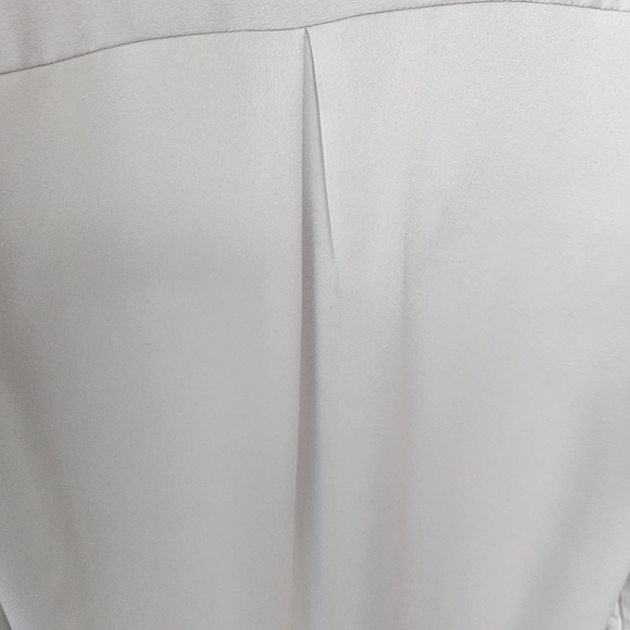 Elegant Silky Silver Button-Up Easy Care Blouse. Sz M - Picture 4 of 5